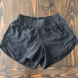 Lululemon Hotty Hot Low Rise 4” Women’s Black Shorts Size 4